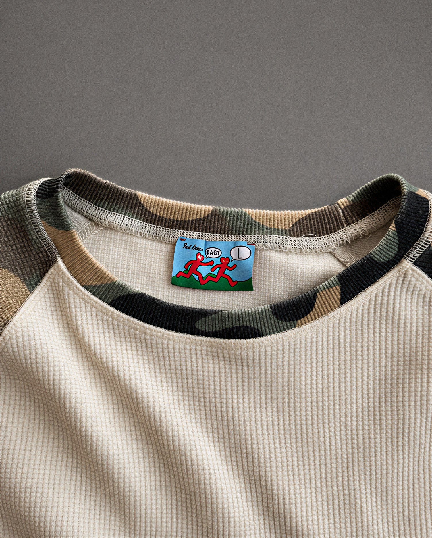Camo L/S Thermal Shirt - Red Letters