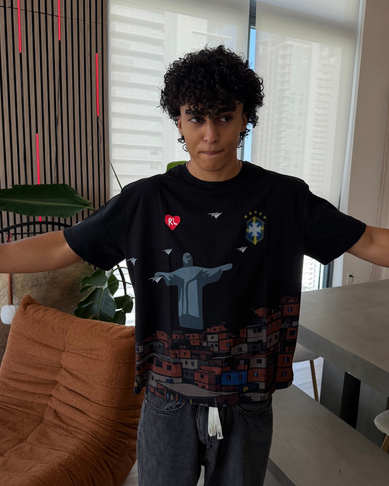 Favelas Tee - Red Letters